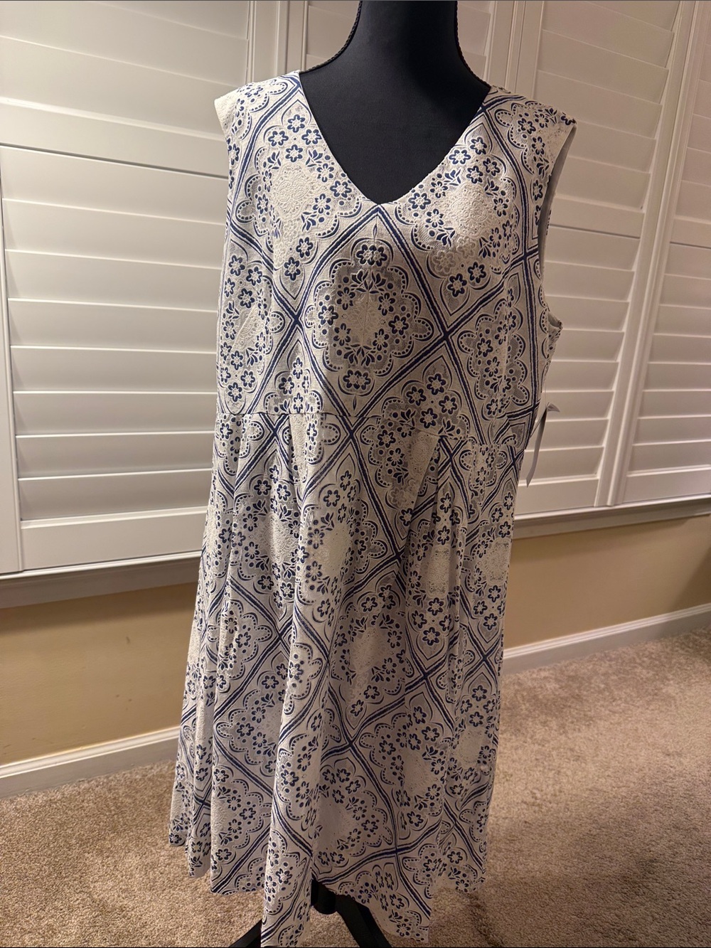 Sandra Darren Blue and White V-Neck Sleeveless A-Line Dress